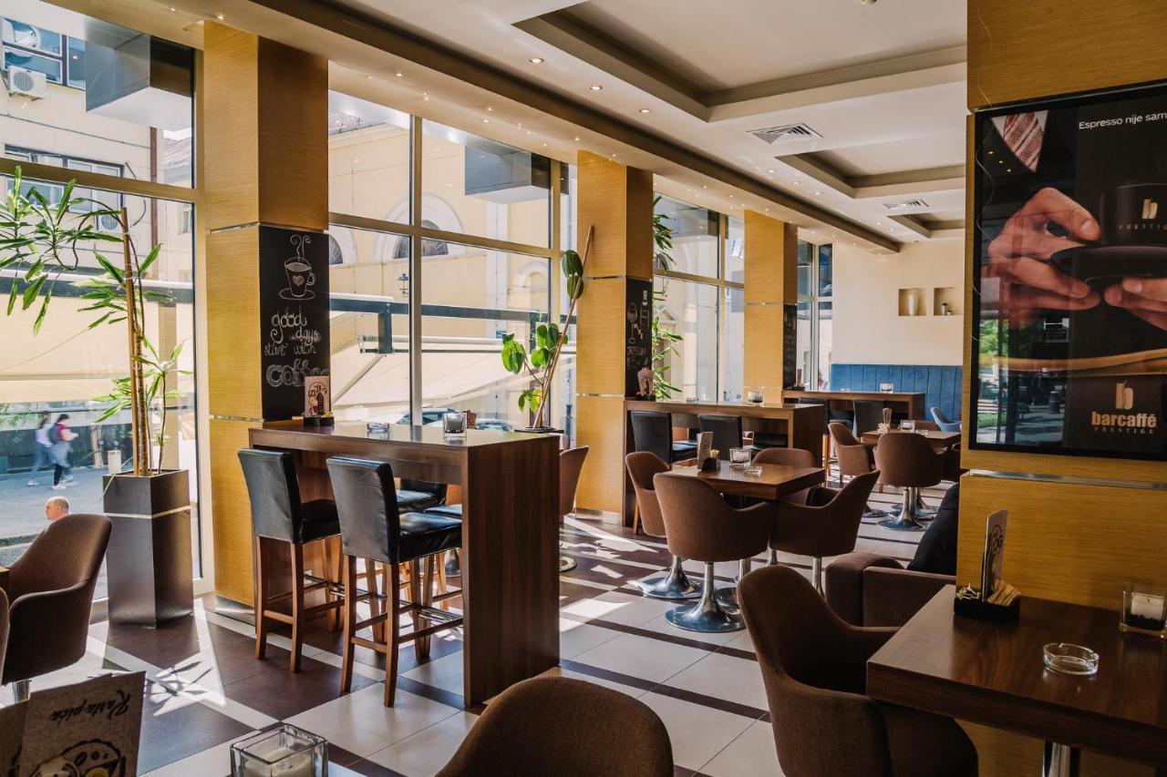 Hotel Vojvodina ซเรนยานิน ภายนอก รูปภาพ