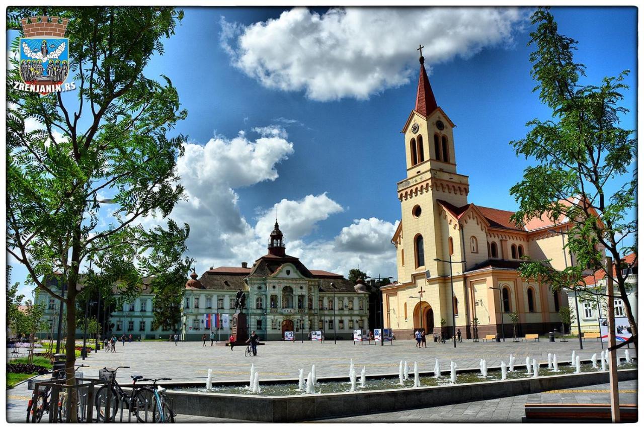 Hotel Vojvodina ซเรนยานิน ภายนอก รูปภาพ