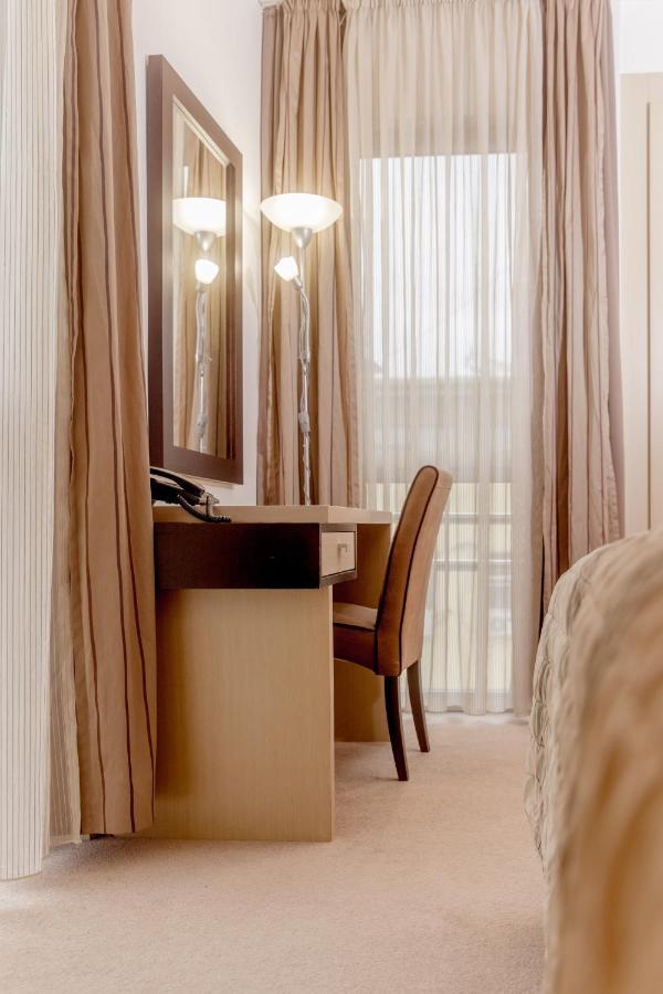 Hotel Vojvodina ซเรนยานิน ภายนอก รูปภาพ
