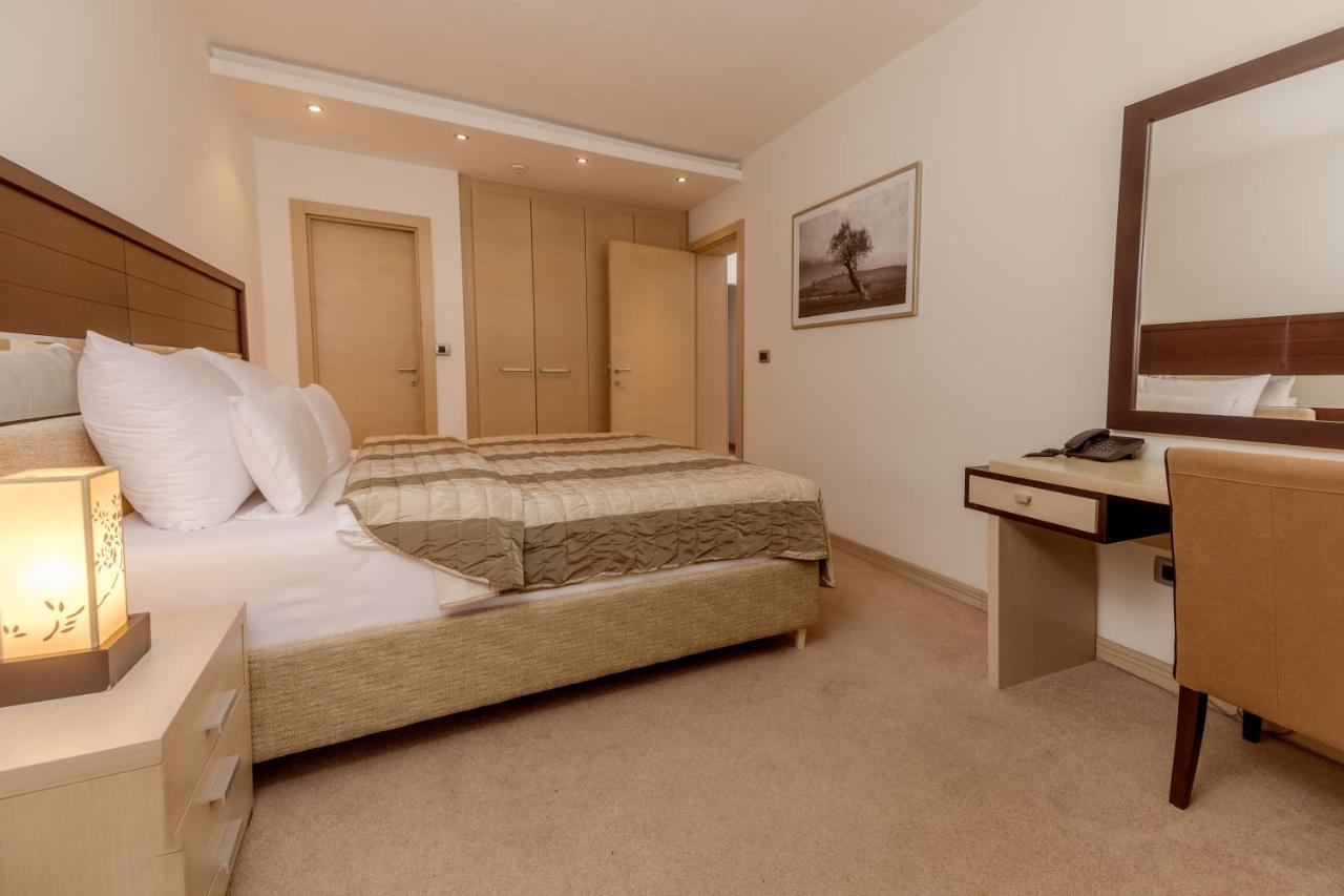 Hotel Vojvodina ซเรนยานิน ภายนอก รูปภาพ