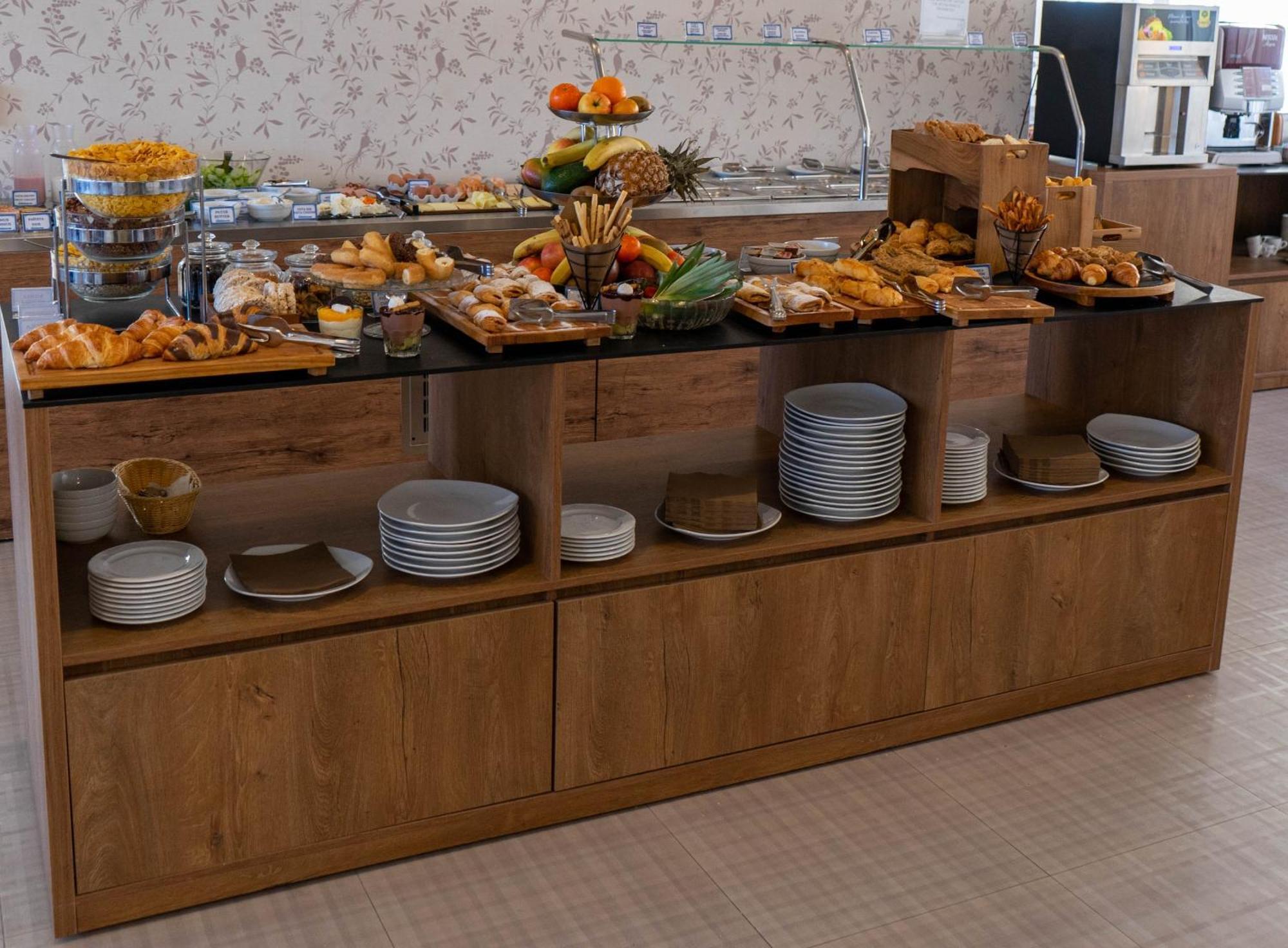 Hotel Vojvodina ซเรนยานิน ภายนอก รูปภาพ