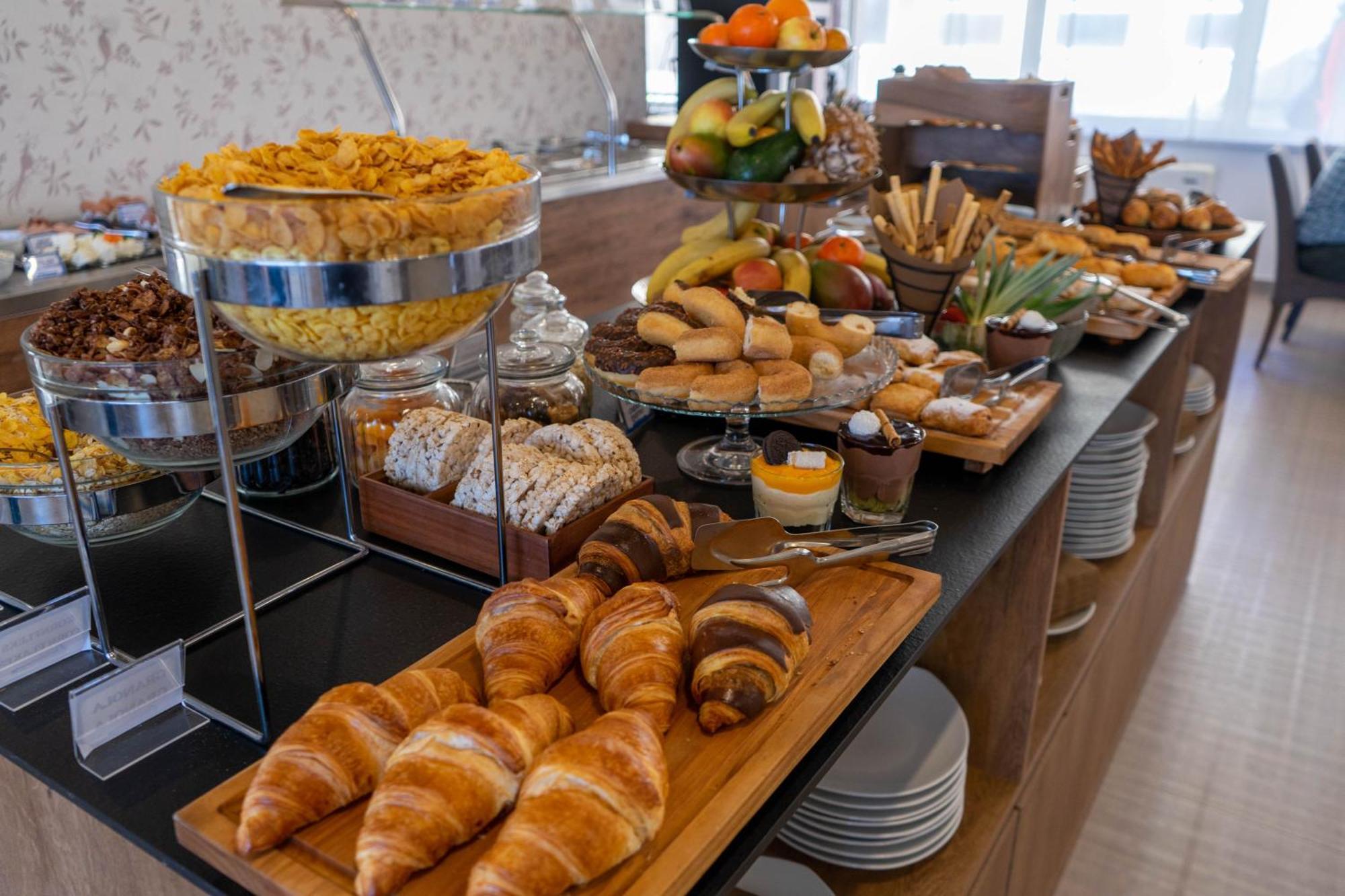 Hotel Vojvodina ซเรนยานิน ภายนอก รูปภาพ