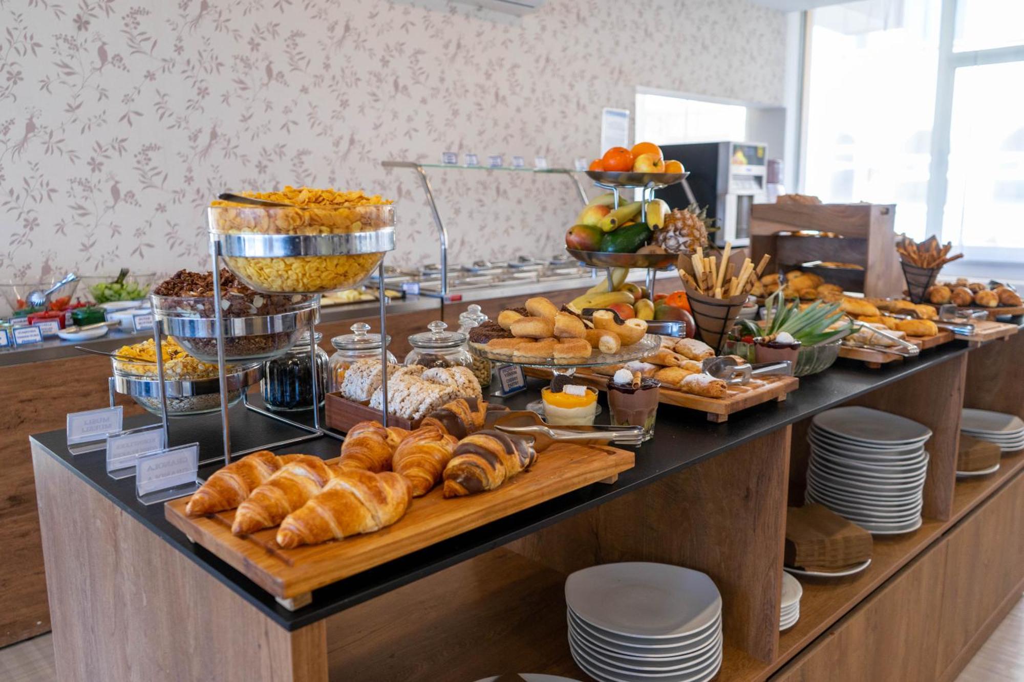 Hotel Vojvodina ซเรนยานิน ภายนอก รูปภาพ