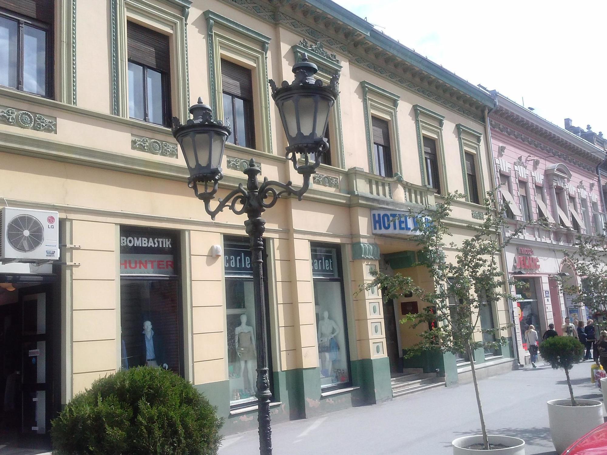 Hotel Vojvodina ซเรนยานิน ภายนอก รูปภาพ