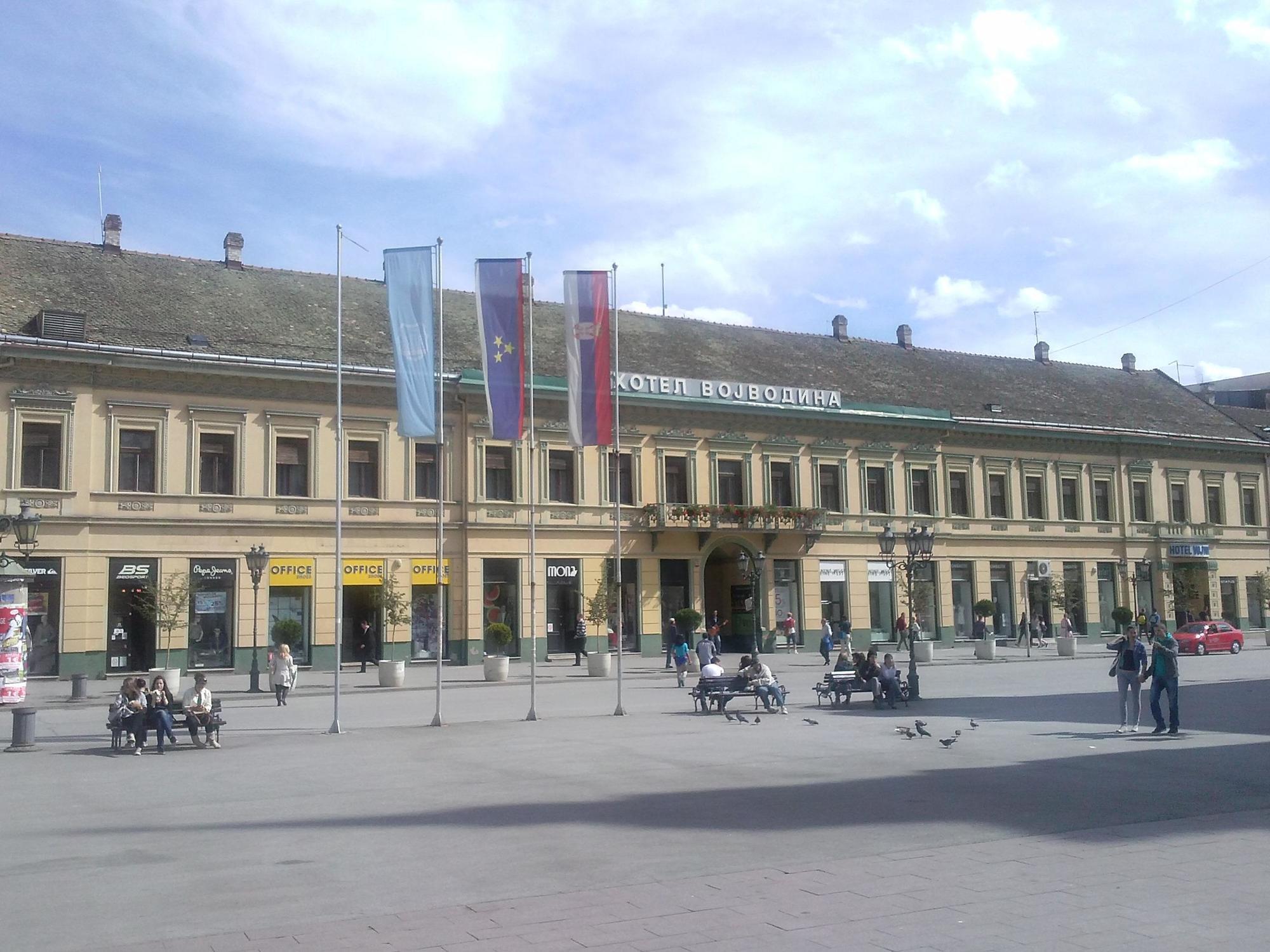 Hotel Vojvodina ซเรนยานิน ภายนอก รูปภาพ