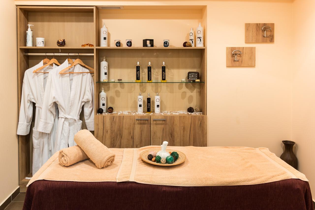Hotel Vojvodina ซเรนยานิน ภายนอก รูปภาพ
