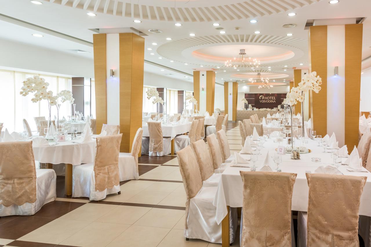 Hotel Vojvodina ซเรนยานิน ภายนอก รูปภาพ