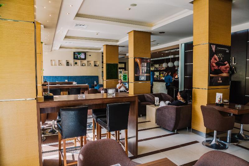 Hotel Vojvodina ซเรนยานิน ภายนอก รูปภาพ