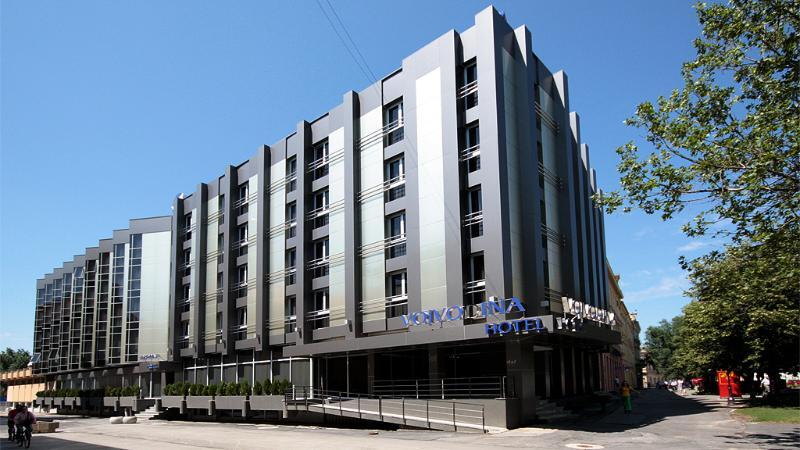 Hotel Vojvodina ซเรนยานิน ภายนอก รูปภาพ