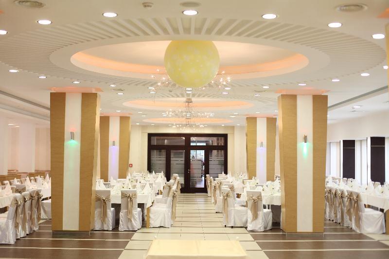 Hotel Vojvodina ซเรนยานิน ภายนอก รูปภาพ