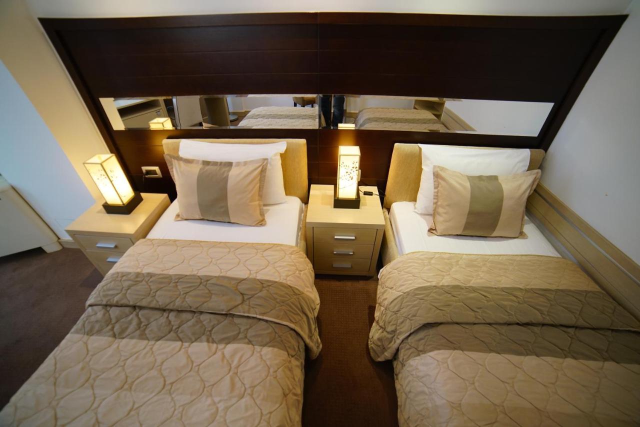 Hotel Vojvodina ซเรนยานิน ภายนอก รูปภาพ