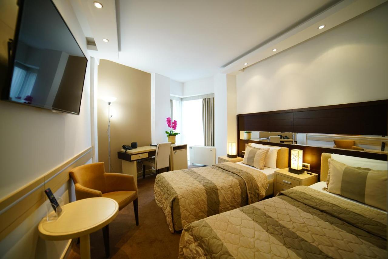 Hotel Vojvodina ซเรนยานิน ภายนอก รูปภาพ